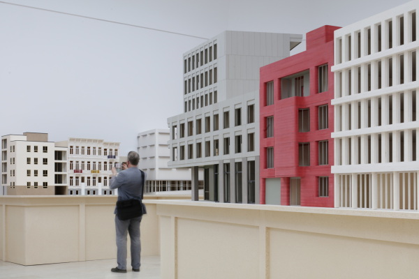 Kurator Dirk Somers im Gesprch