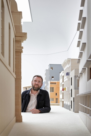 Kurator Dirk Somers im Gesprch