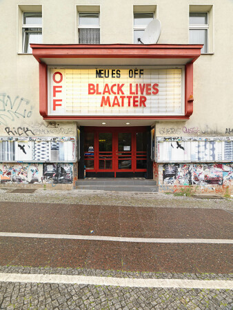 Aus der Ausstellung Richard Thieler. Kinoarchitekturen Berlin in der Infostation Siemensstadt: Neues Off Kino Berlin, April 2020