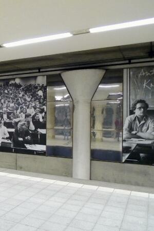U-Bahn-Station Bockenheimer Straße mit Fotos von Barbara Klemm, Zustand 2014