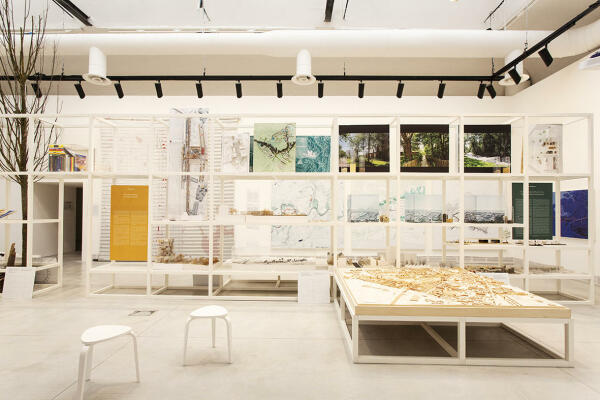 �The Biopolitical Garden� (17) von Studio Paola Vigan�. Anhand konkreter St�dte wie Genf oder Br�ssel werden hier Visionen eines k�nftigen Zusammenlebens zwischen Menschen und anderen Lebensformen untersucht.