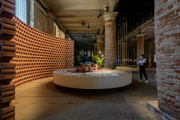 Manuel Herz und Iwan Baan mit �The Many Lives of Tambacounda Hospital� (48).