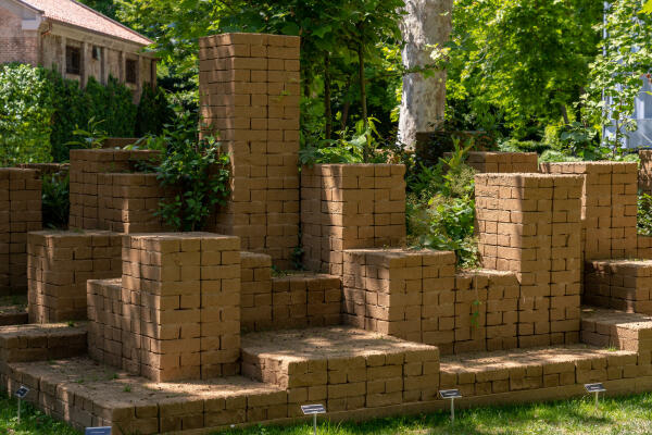 Gelungen insbesondere auch die erdige Garteninstallation A3 �Migrating Landscapes� von Vogt Landschaftsarchitekten.