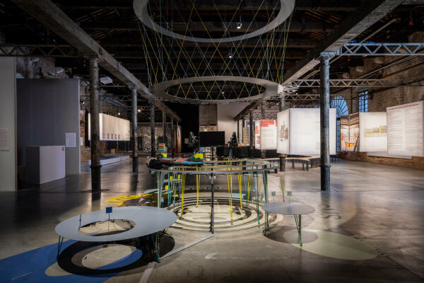 Co-Habitat C12 �ber New York von Nora Akaw / The Cooper Union. Damit endet der erste Teil der Hauptausstellung in den Innenr�umen des Arsenale.