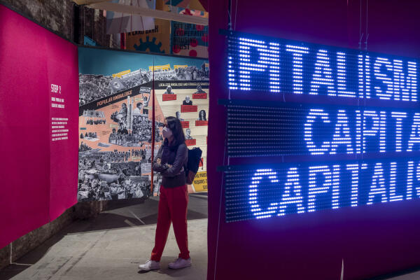 �How to Begin Again: An Initiation Towards Unitary Urbanism� (37) von Cohabitation Strategies.