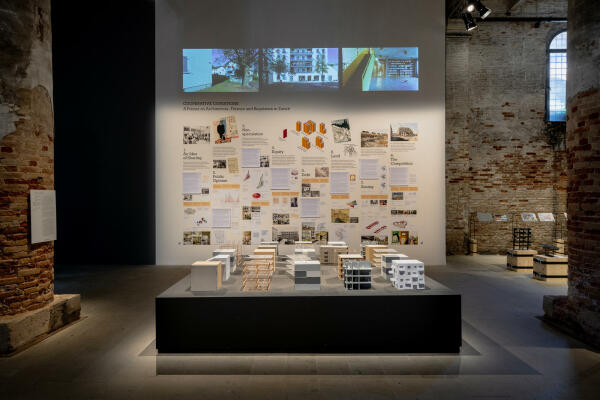 Im Vordergrund Studien f�r den �Bremer Punkt� (31) von LIN Architects Urbanists. Im Hintegrund die Station S4 �ber das kooperative Bauen in Z�rich von Anne Kockelkorn und Susanne Schindler.