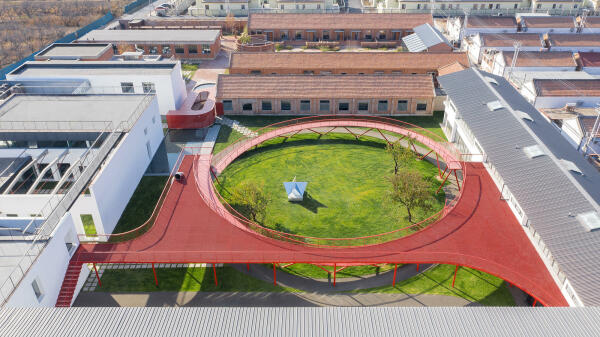Umbau einer Textilfabrik in Jugendzentrum von REDe + Moguang bei Peking