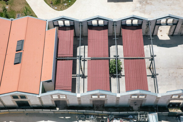 Au�enanlage mit Restauration der Grande Halle