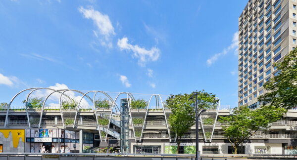 Park mit Einkaufszentrum in Tokio von Nikken Sekkei