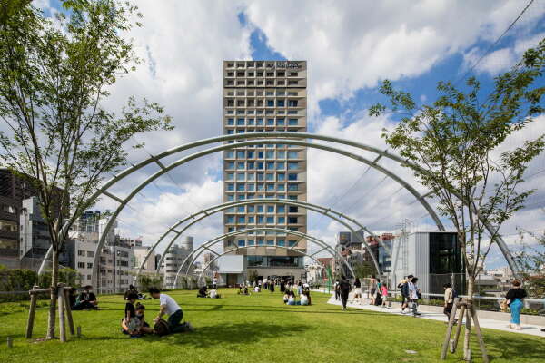 Park mit Einkaufszentrum in Tokio von Nikken Sekkei