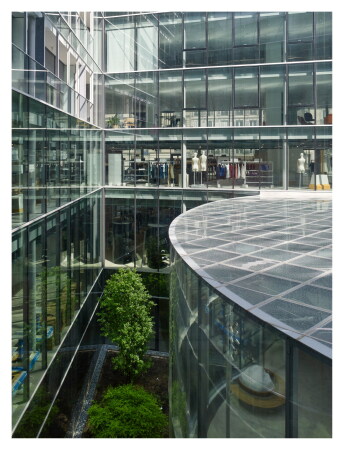 Der Lichthof des Neubaus von Sanaa