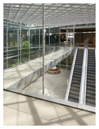 Der Lichthof des Neubaus von Sanaa