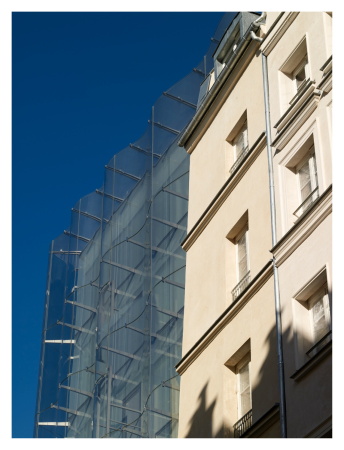�bergang Sanaa-Bau und historische Blockrandbebauung in der rue de l'Arbre