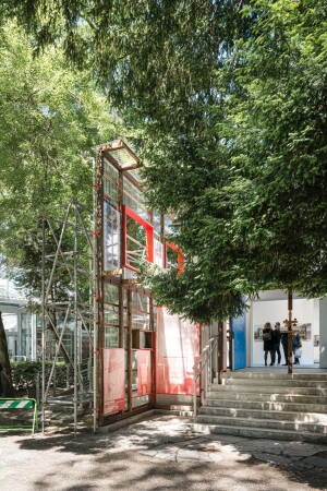 Installation vor dem Japanischen Pavillon