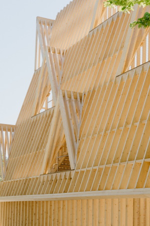 Holzrahmen-Installation vor dem Pavillon der Vereinigten Staaten