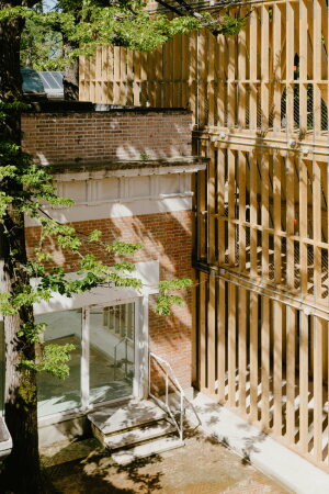 Holzrahmen-Installation vor dem Pavillon der Vereinigten Staaten