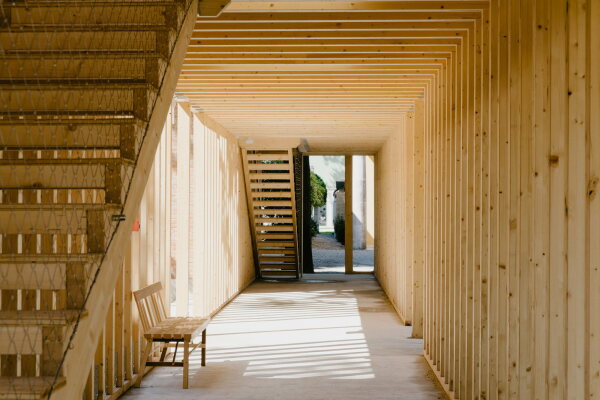 Holzrahmen-Installation vor dem Pavillon der Vereinigten Staaten