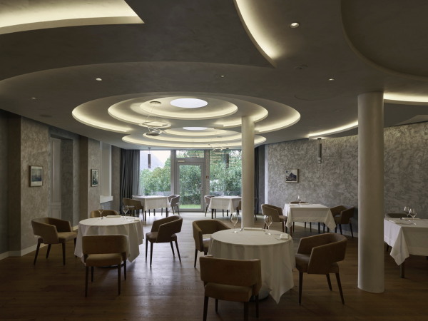 Hotelkomplex in Weggis von Davide Macullo Architects