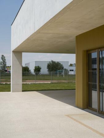 Schulk�che von ateliers-o-s-architectes in Vitry-le-Fran�ois