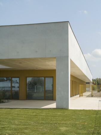 Schulk�che von ateliers-o-s-architectes in Vitry-le-Fran�ois