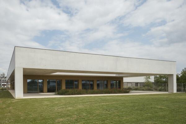 Schulk�che von ateliers-o-s-architectes in Vitry-le-Fran�ois