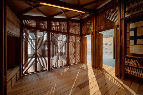 Der Fokus liegt aber nicht auf historischer Architektur, sondern auf Selbstorganisation und Kollaboration im globalen Kontext. Foto: Andrea Avezz�