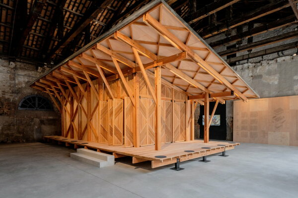 Um Selbstorganisation und Kollaboration geht es im Philippinischen Pavillon unter dem Titel �Structures of Mutual Support�. Foto: Andrea Avezz�