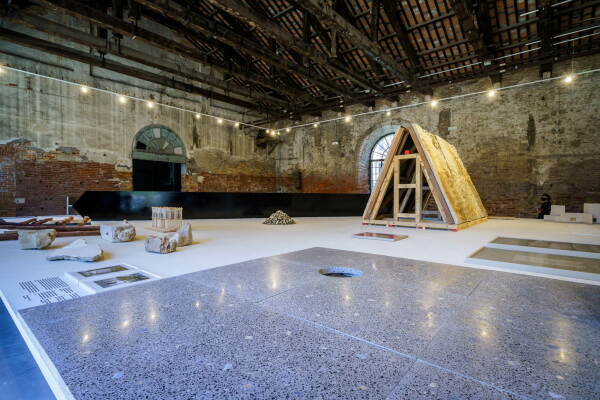 In Muharraq: The Pearling Path von Noura Al-Sayeh und Ghassan Chemali im Pavillon von Bahrain blickt auf die heutige Prsenz der historischen Perlenfischerei im urbanen Gewebe. Foto: Andrea Avezz