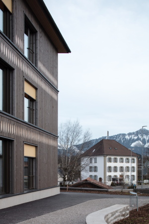 Erweiterung einer Grundschule in Riaz von FAZ Architectes