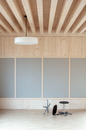 Erweiterung einer Grundschule in Riaz von FAZ Architectes