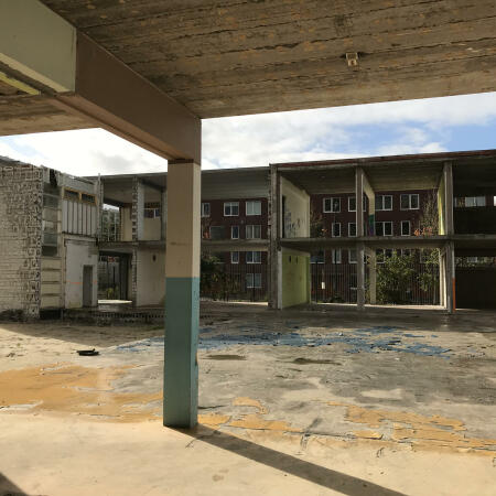 Schulumbau mit Recyclingmaterialien von Moke Architects