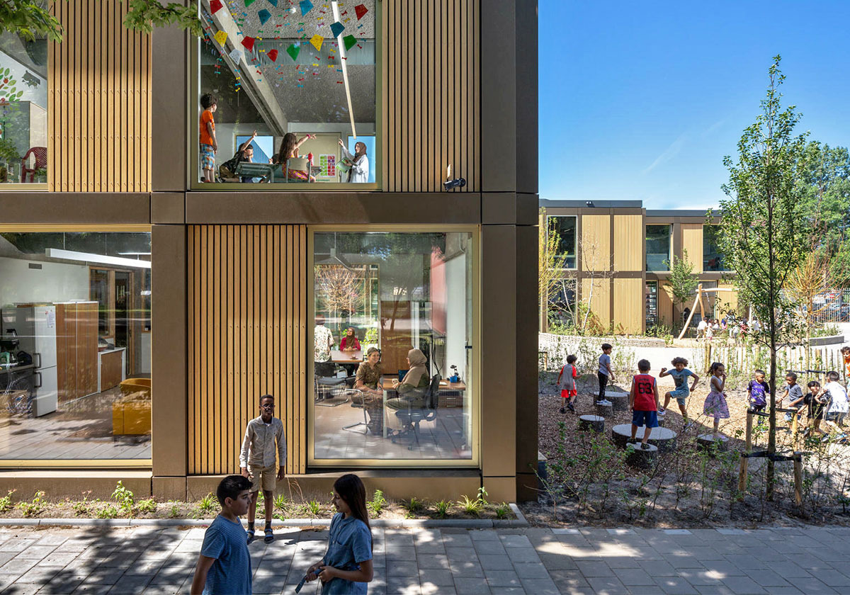 Cradle-to-cradle in Amsterdam
 - Schulumbau mit Recyclingmaterialien von Moke Architects