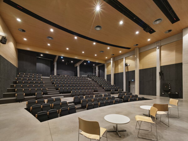 Hallenumbau in Toulouse von Taillandier Architectes Associes