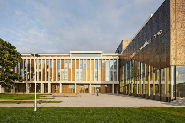 Forschungszentrum in Lancaster von John McAslan + Partners