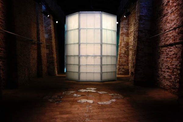 �A roof for silence� im libanesischen Pavillon besch�ftigt sich mit dem Thema des gleichberechtigten Zusammenlebens von Mensch, Tier und Natur.