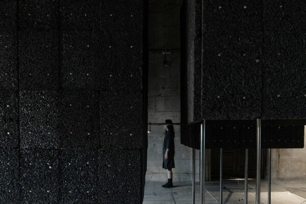 Primitive Migration nennt sich der Beitrag Taiwans im kollateralen Programm. Die Ausstellung thematisiert das Wechselspiel zwischen Geographie, kologie und Kultur, wie es in fnf existierenden architektonischen Projekten zum Ausdruck kommt.