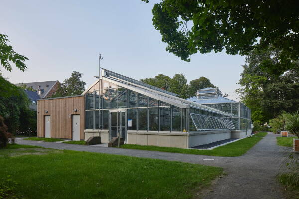 Warmhaus mit Sozialtrakt