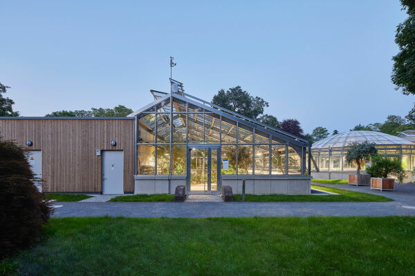 Warmhaus mit Sozialtrakt