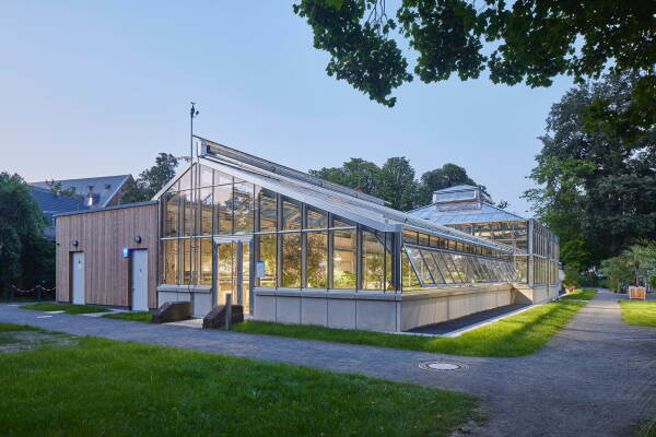 Warmhaus mit Sozialtrakt