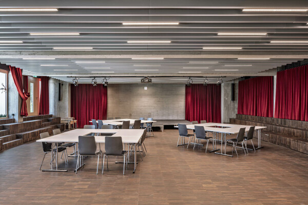 Schulhaussanierung und Anbau bei Zrich von Oxid