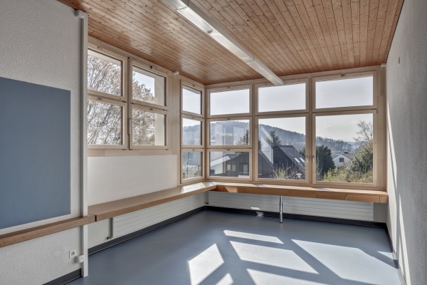 Schulhaussanierung und Anbau bei Zrich von Oxid