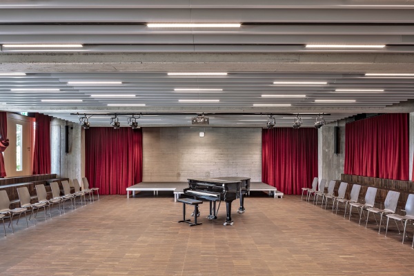 Schulhaussanierung und Anbau bei Zrich von Oxid