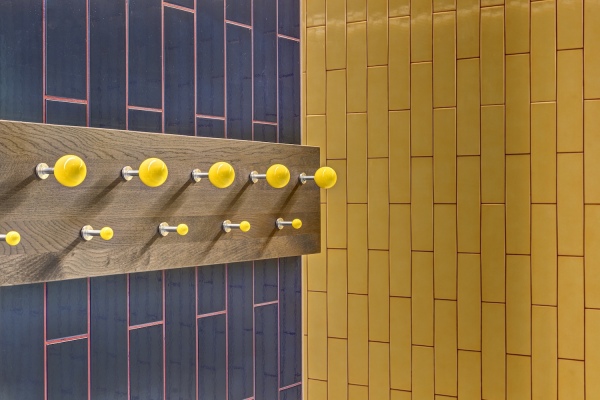 Schulhaussanierung und Anbau bei Zrich von Oxid