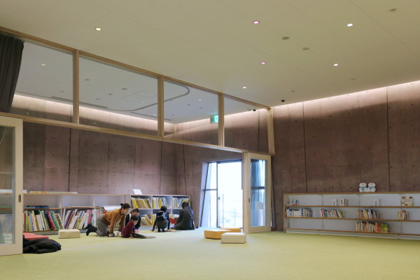 Bibliothek in Osaka von MARU.architecture
