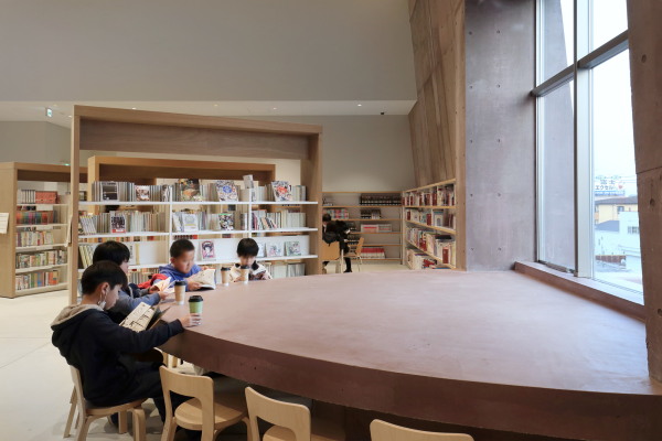 Bibliothek in Osaka von MARU.architecture