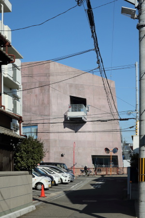 Bibliothek in Osaka von MARU.architecture