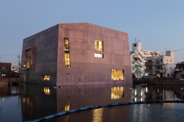 Bibliothek in Osaka von MARU.architecture