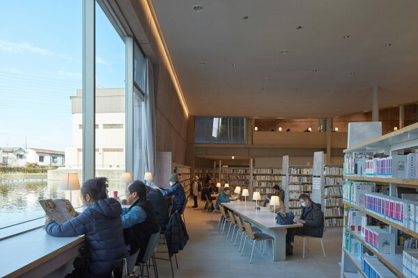 Bibliothek in Osaka von MARU.architecture