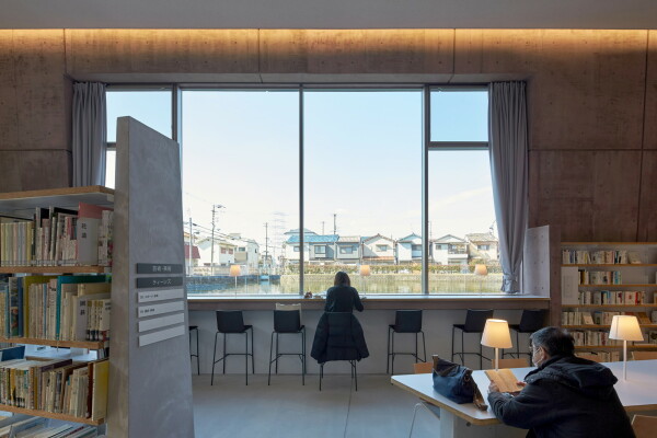 Bibliothek in Osaka von MARU.architecture