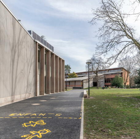 Schulgebude in Genf von David Reffo